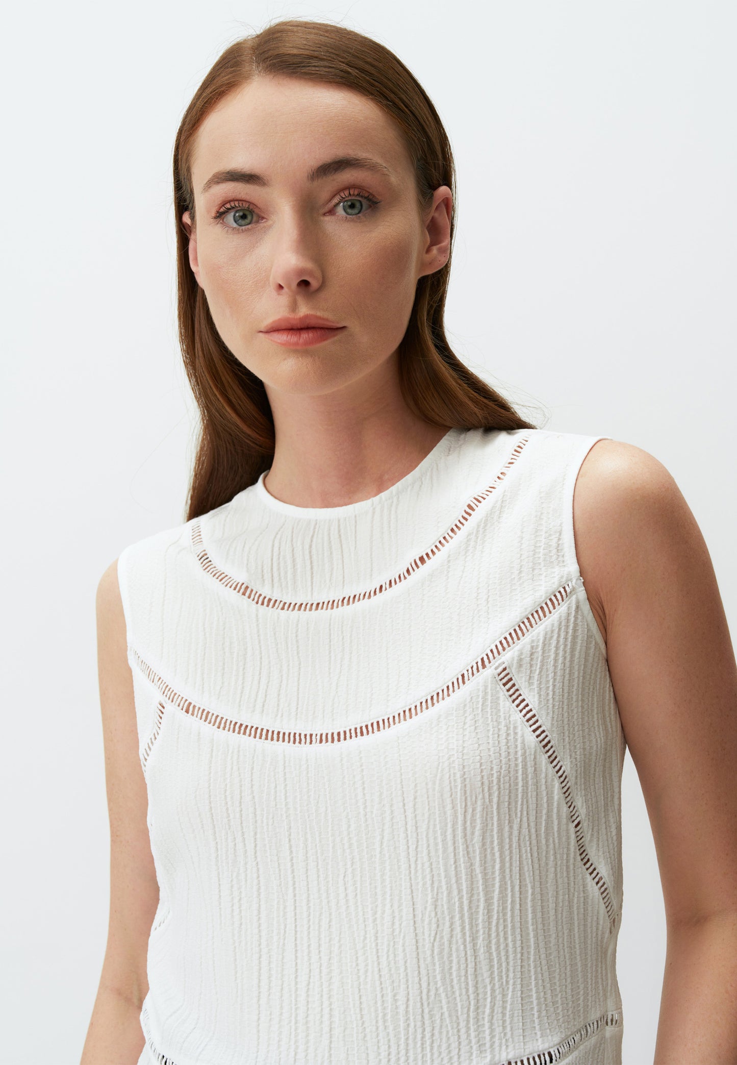 Crew Neck Sleeveless Detailed Blouse