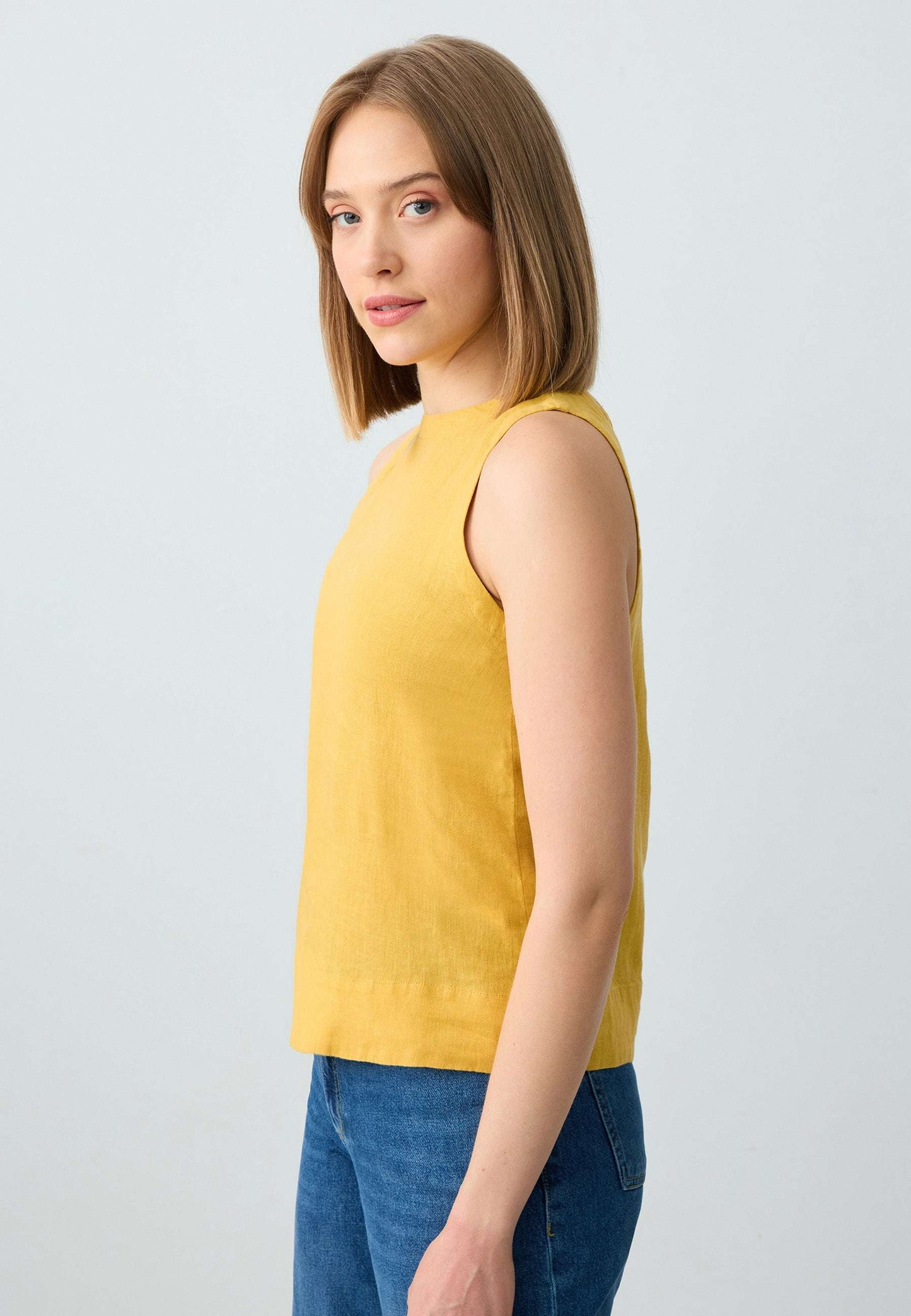 Round Neck Sleeveless Woven Linen Blouse