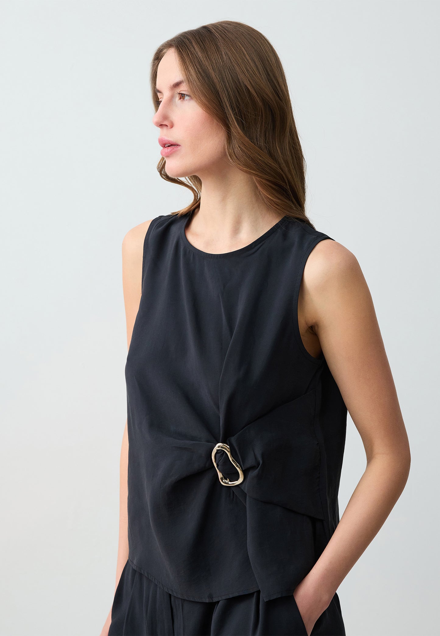 Round Neck Sleeveless Woven Blouse