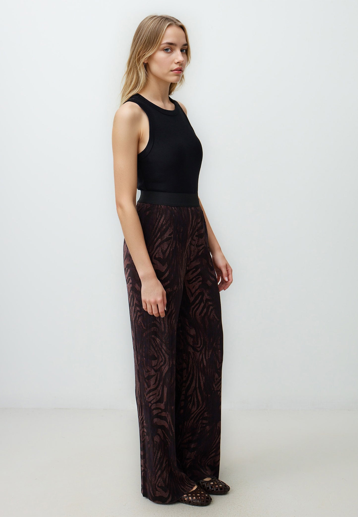 Straight Cut Regular Waist Wide Leg Patterned Knitted Pants