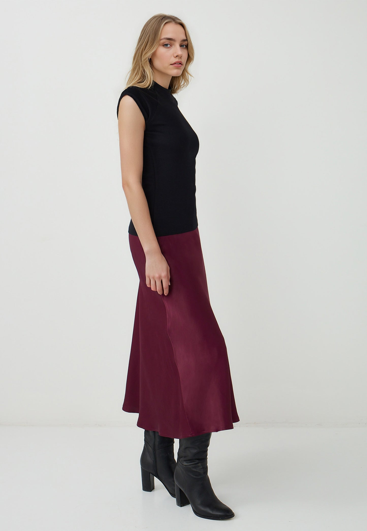 Slim Fit Woven Burgundy Skirt