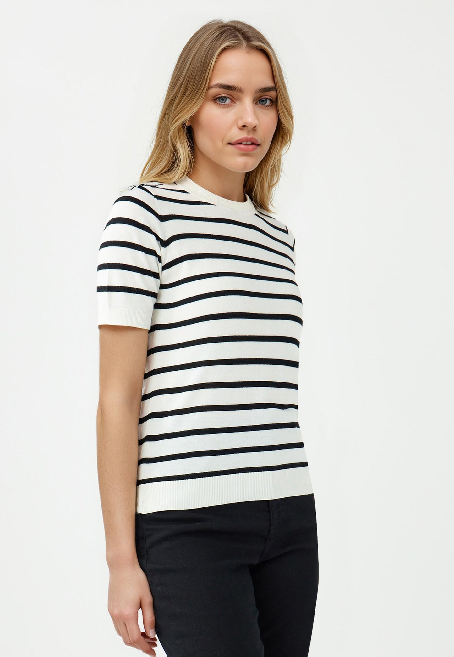 Round Neck Short Sleeve Knitted Sweater