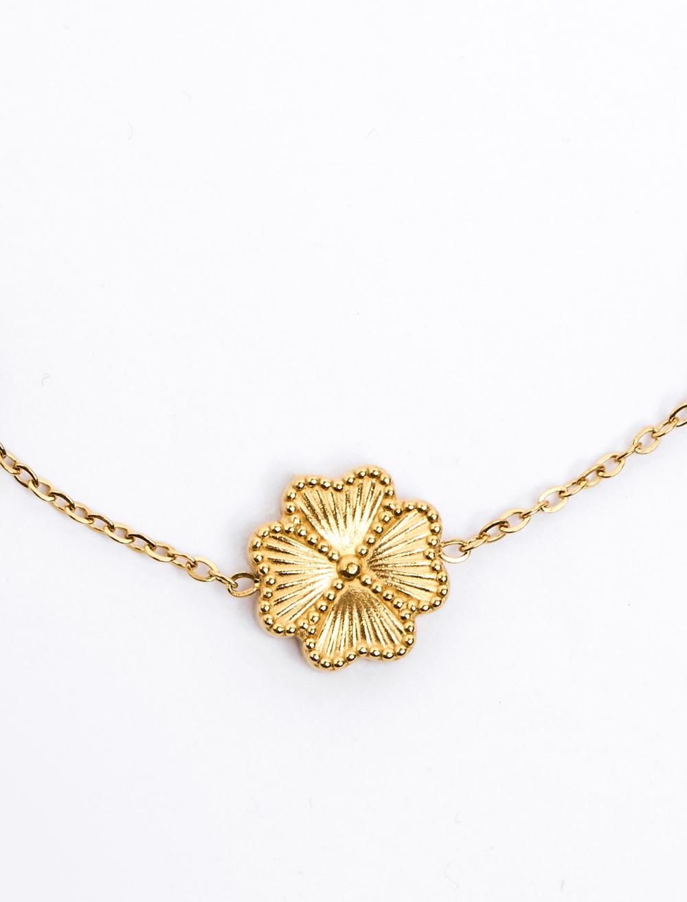 Clover-shaped adjustable bracelet