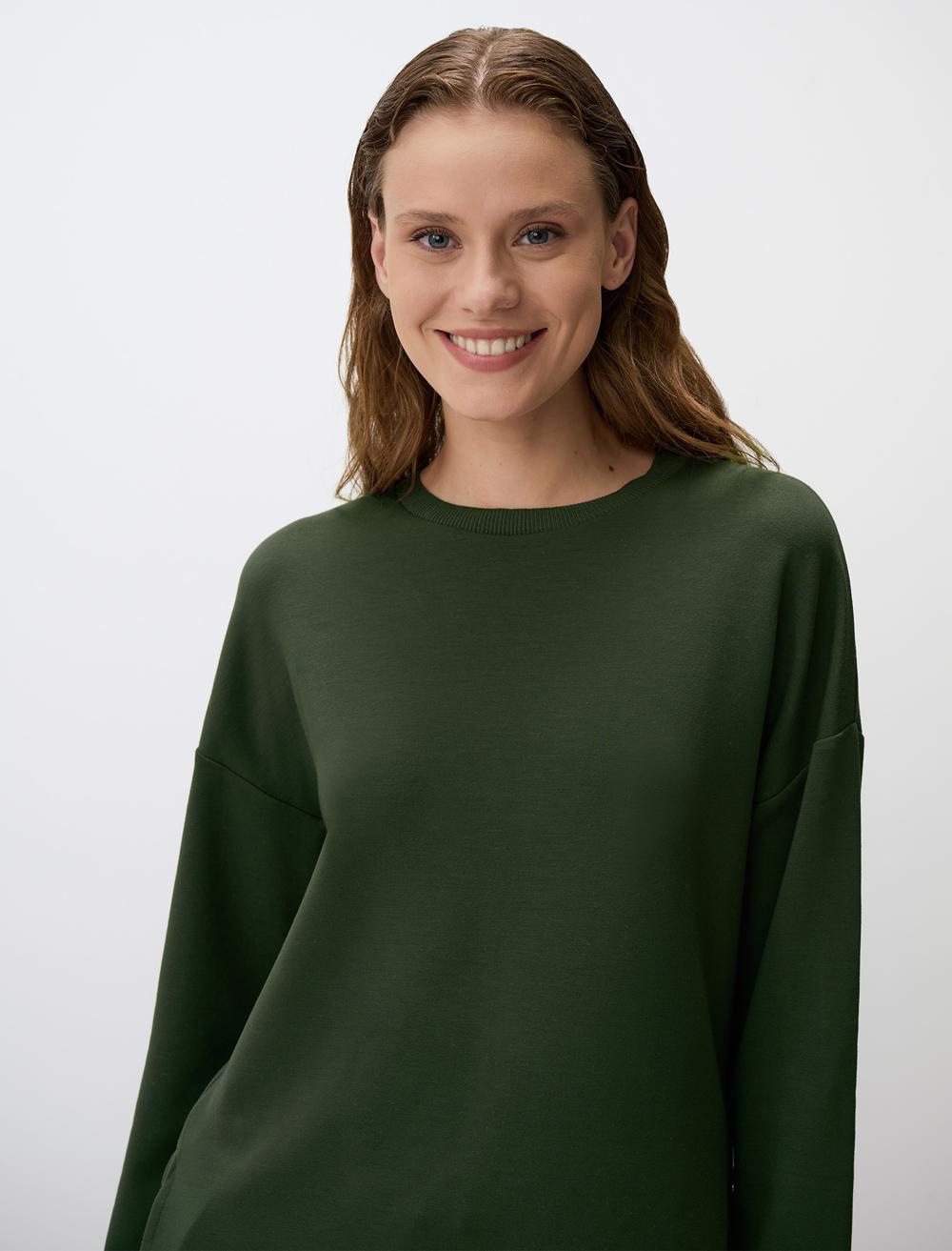 Crew Neck Long Sleeved Oversized Sweatshirt