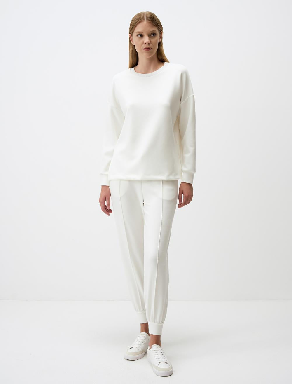 Crew Neck Long Sleeved Oversized Sweatshirt
