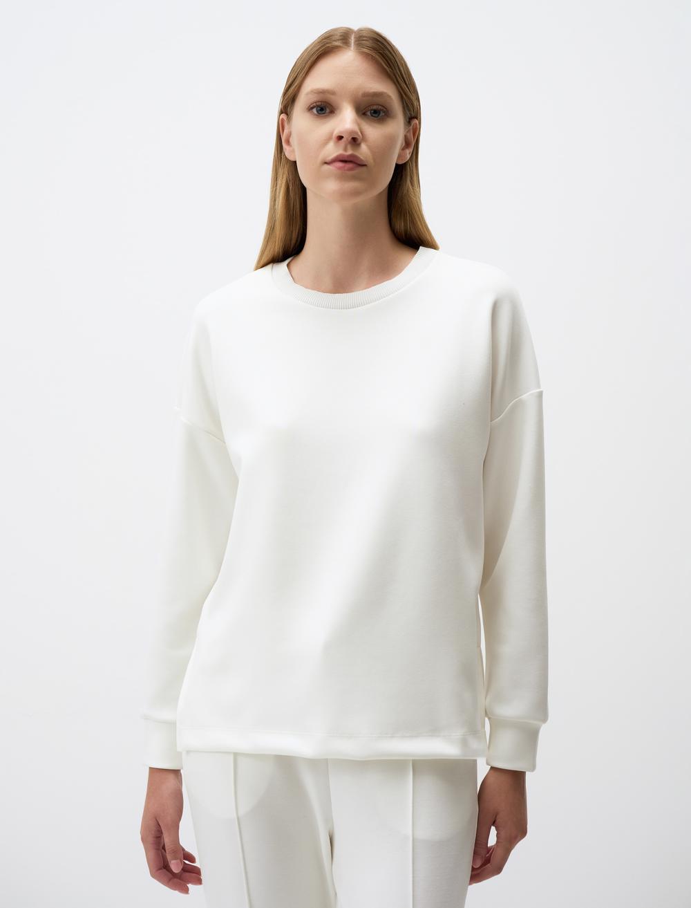Crew Neck Long Sleeved Oversized Sweatshirt