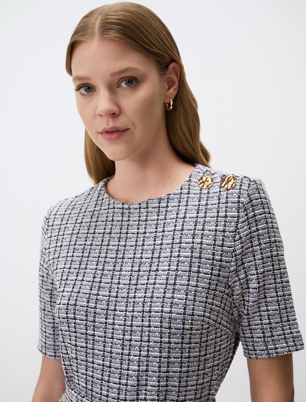 Plaid Patterned Short Sleeve Knitted Blouse