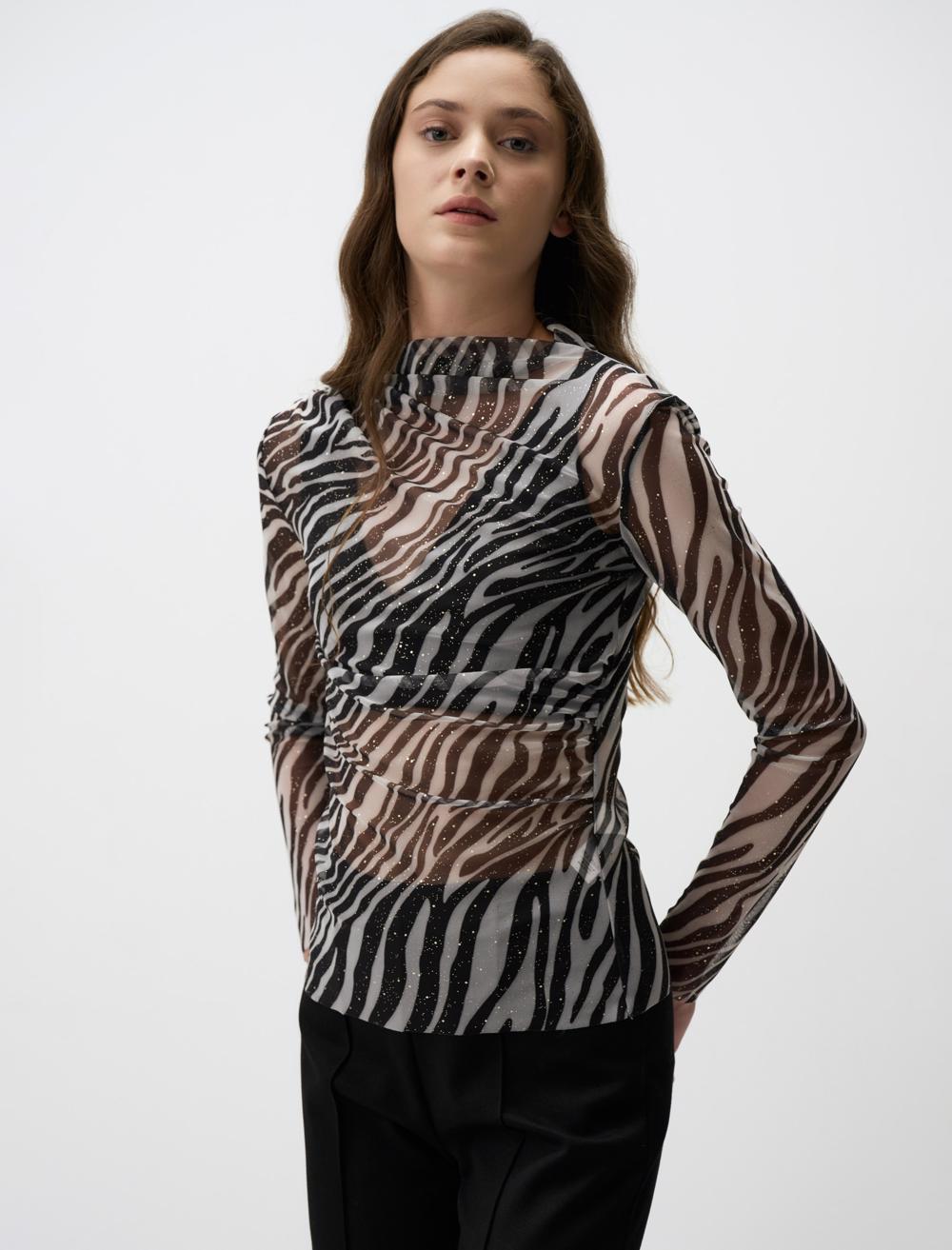 Zero Neck Leopard Print Blouse
