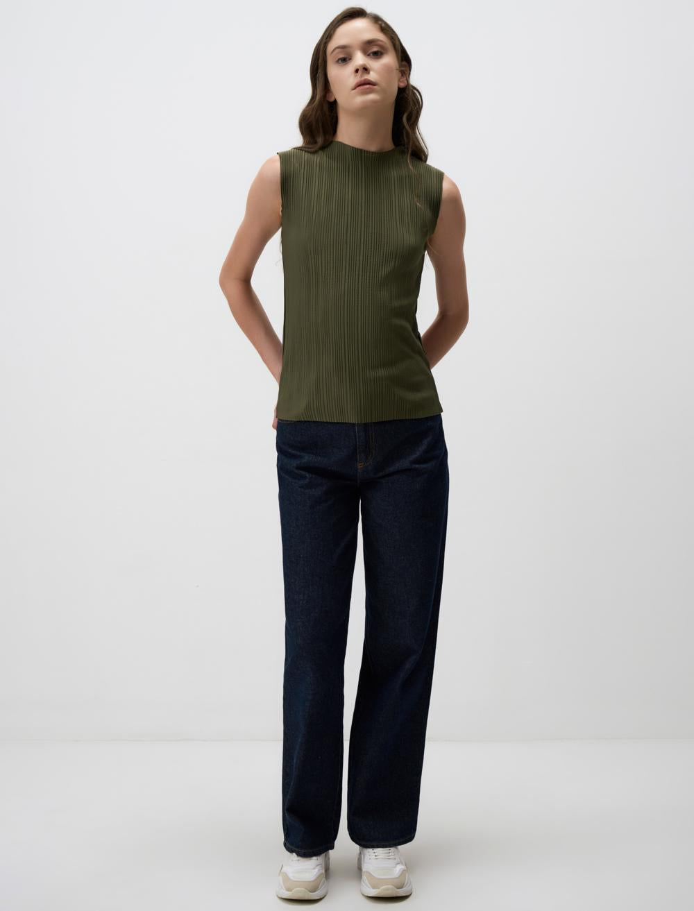 Line Patterned Zero Collar Sleeveless Blouse
