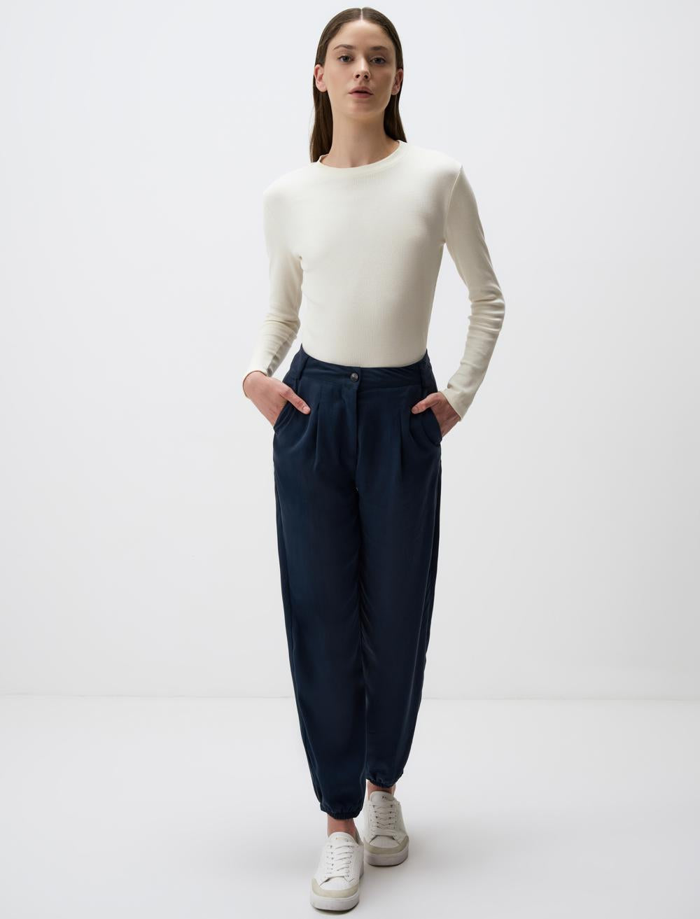 Crew Neck Slim Fit Basic Knitted Blouse