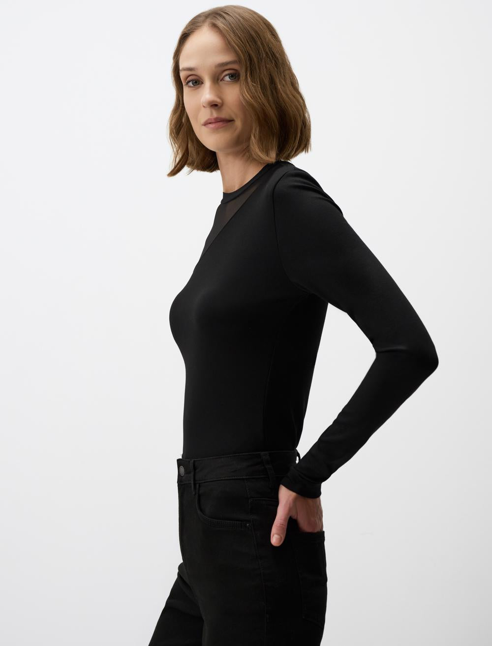 Slim Fit Crew-Neck Knitted Blouse