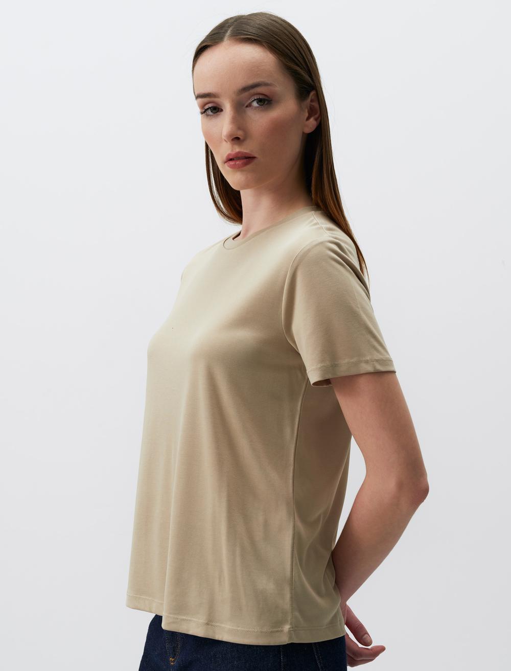 Straight Fit Crew Neck Short Sleeved Basic Jersey T-Shirt