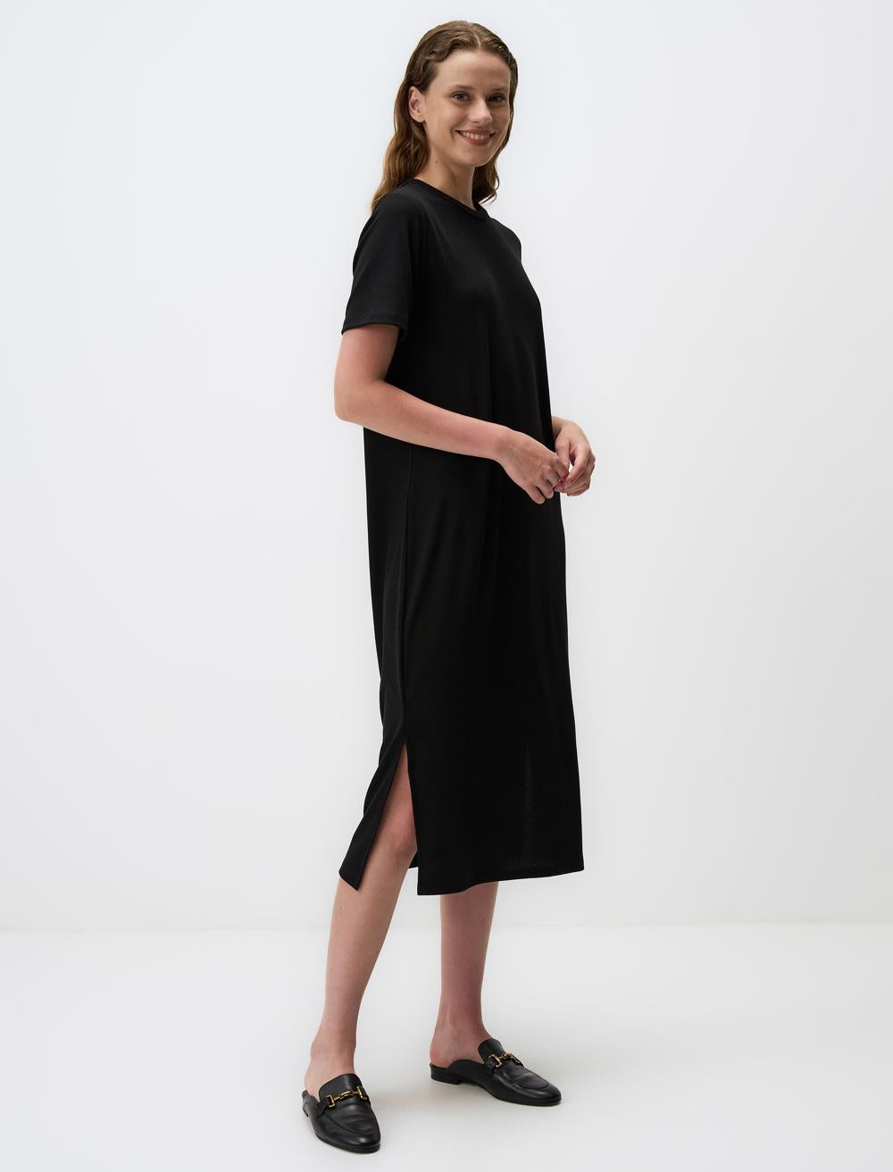 Straight Fit Crew Neck Short Sleeved Dress