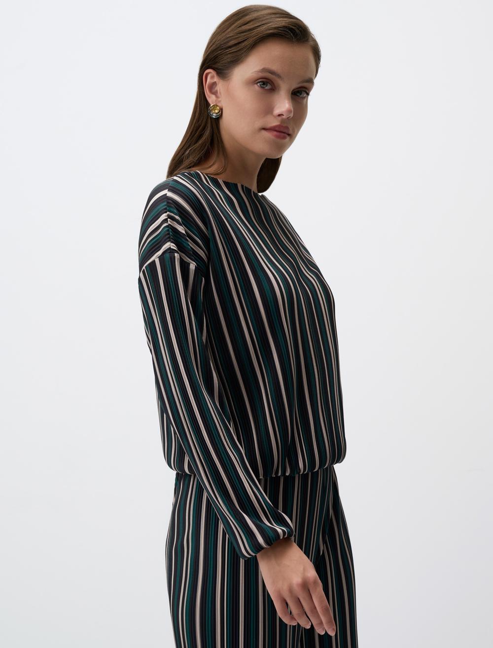 Boat Neck Line Patterned Knitted Blouse