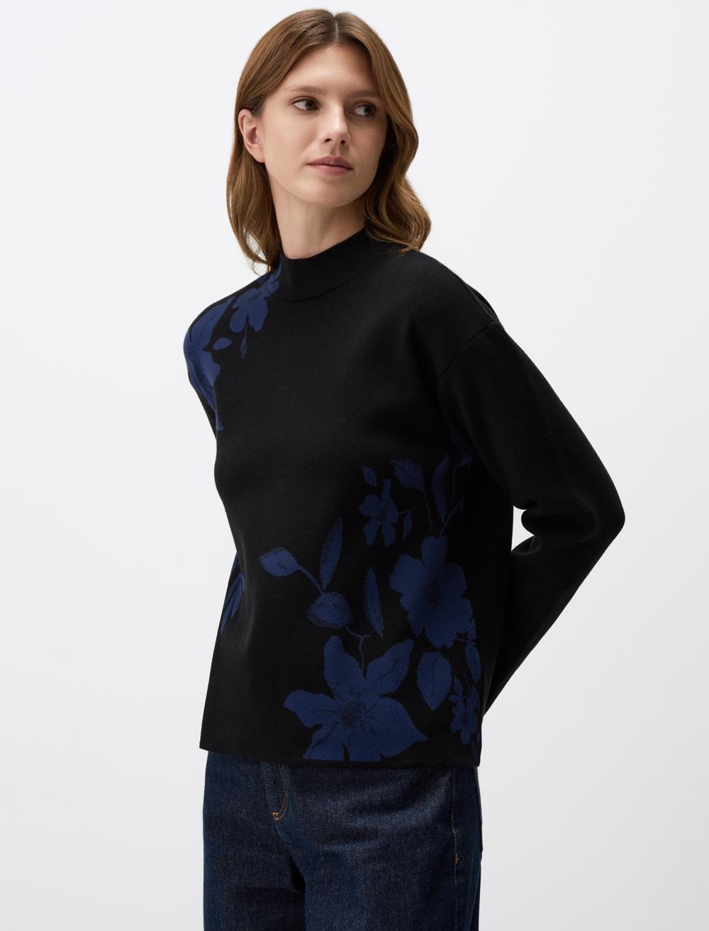 Crew-Neck Floral Patterned Sweater