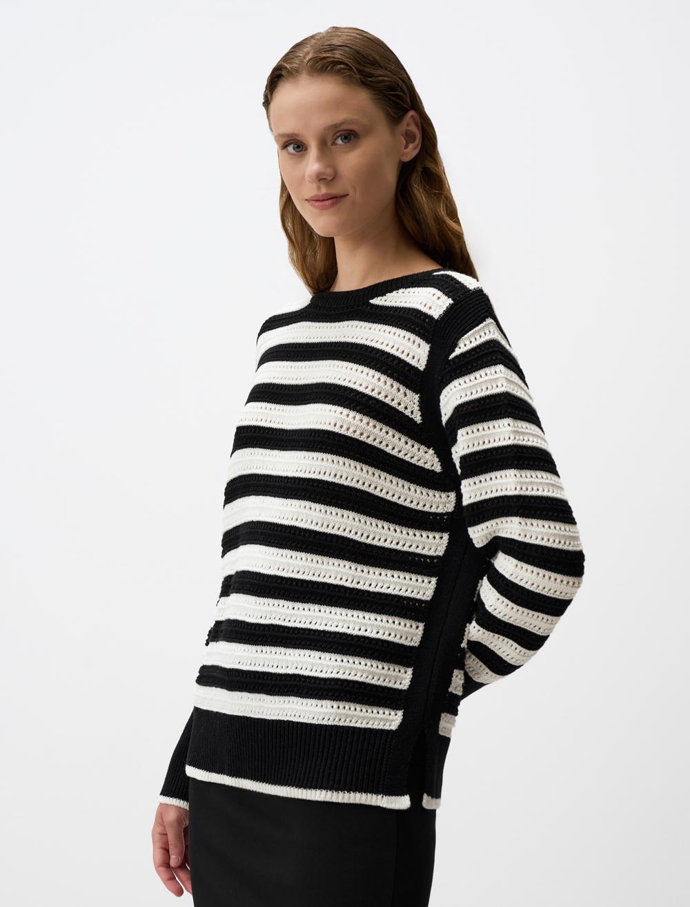 Crew-Neck Line Patterned Openwork Sweater
