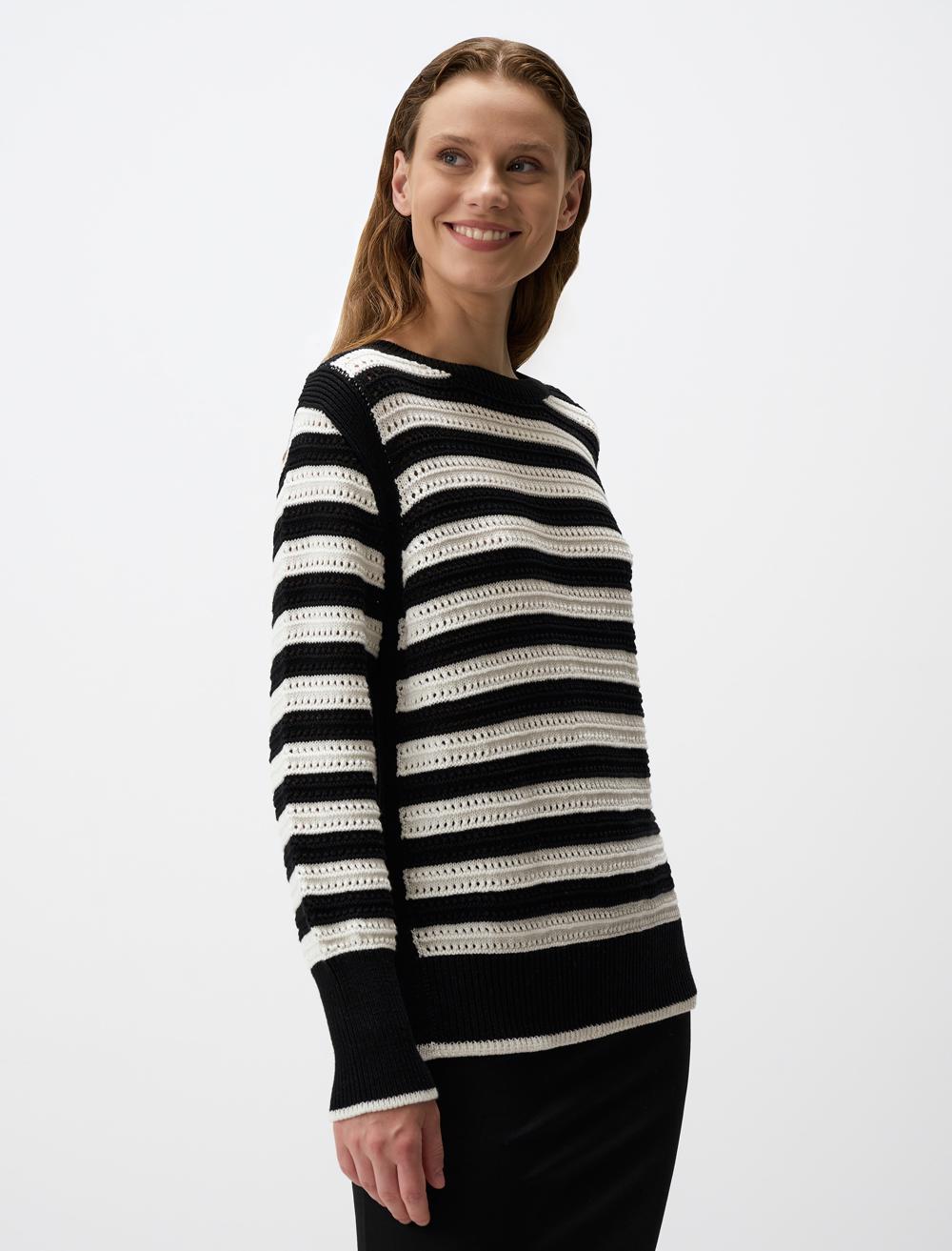 Crew-Neck Line Patterned Openwork Sweater