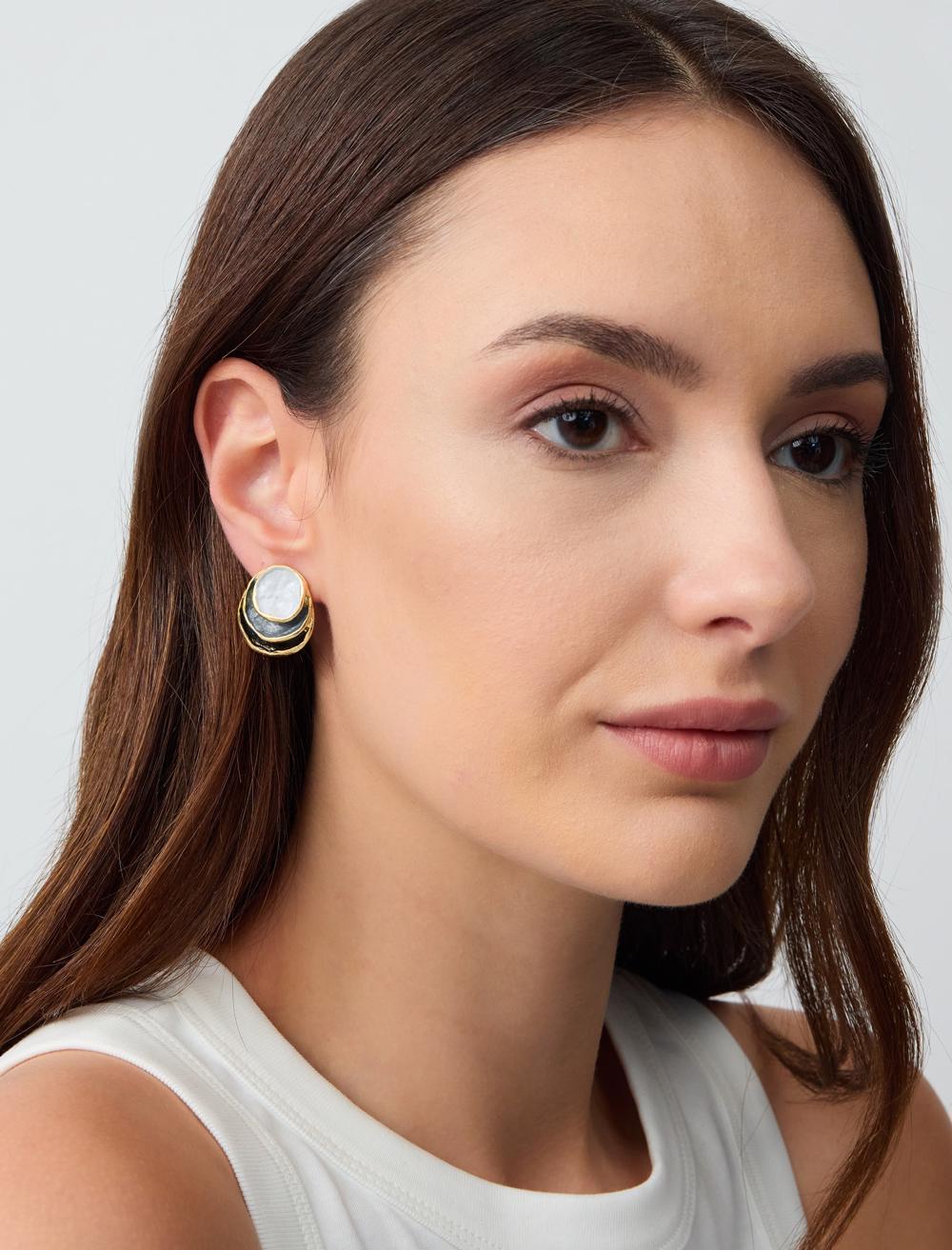 Mine-Detailed Round Figurative Earrings