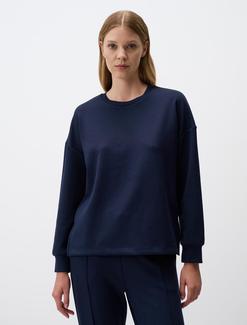 Crew Neck Long Sleeved Oversized Sweatshirt