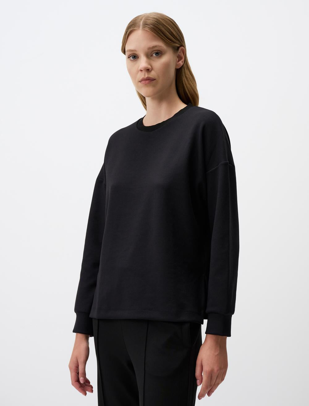 Crew Neck Long Sleeved Oversized Sweatshirt