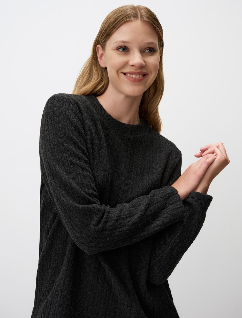 Crew Neck Long Sleeve Knitted Sweatshirt