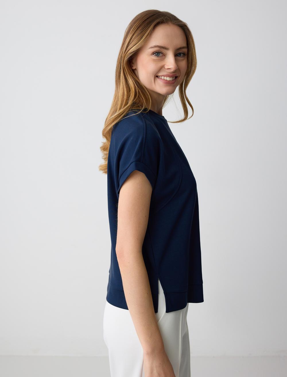 Straight Cut Short Sleeve Crew Neck Knitted Sweatshirt