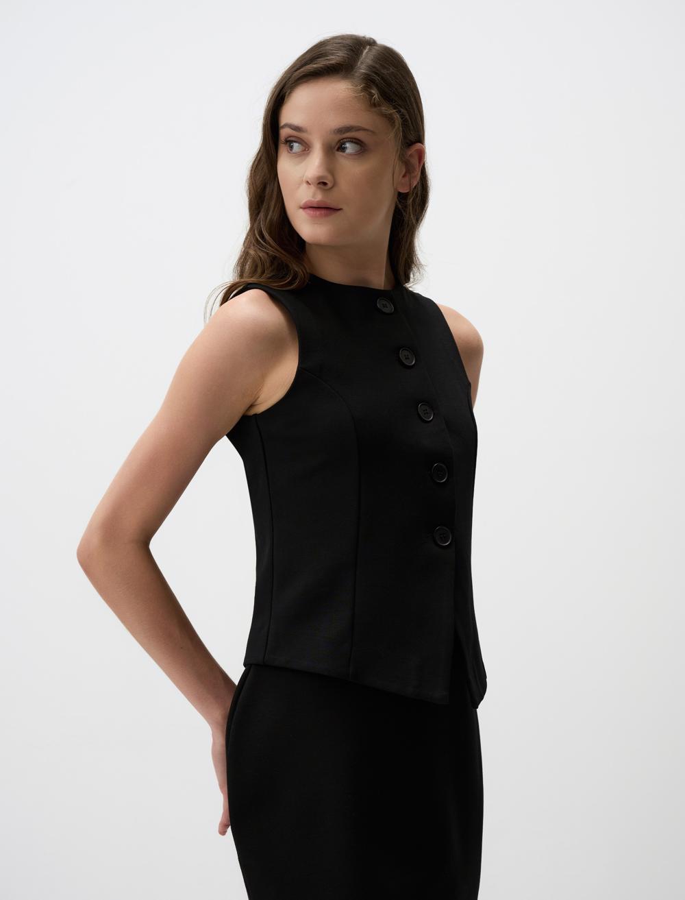 Round Collar Button Detailed Slim Fit Vest