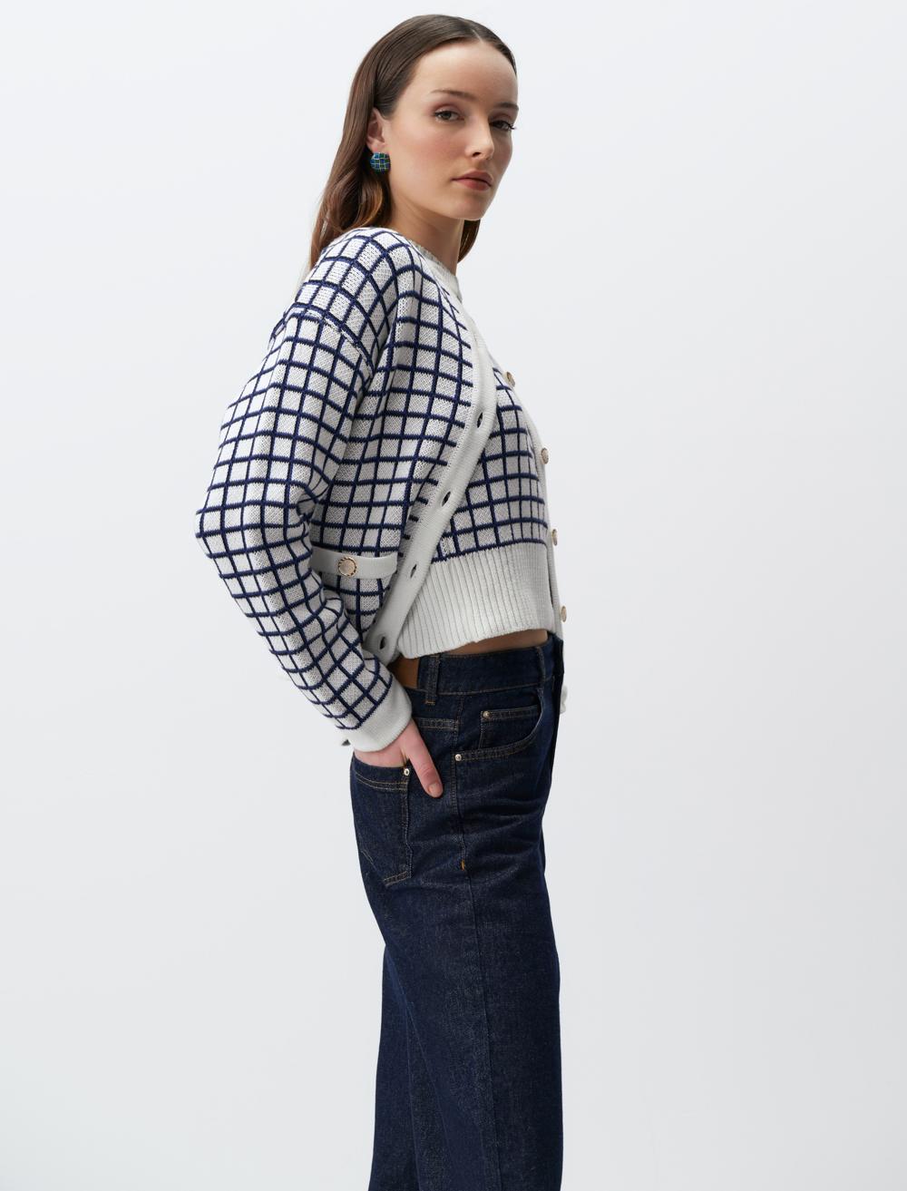 Round Neck Plaid Patterned Sweater Cardigan