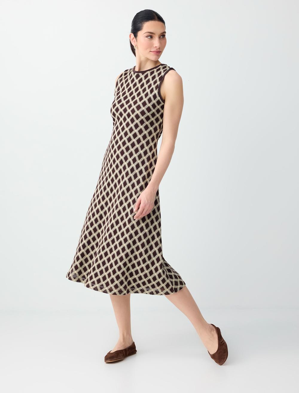Slim Fit Crew Neck Sleeveless Dress - Bitter Brown - 6SW066747803