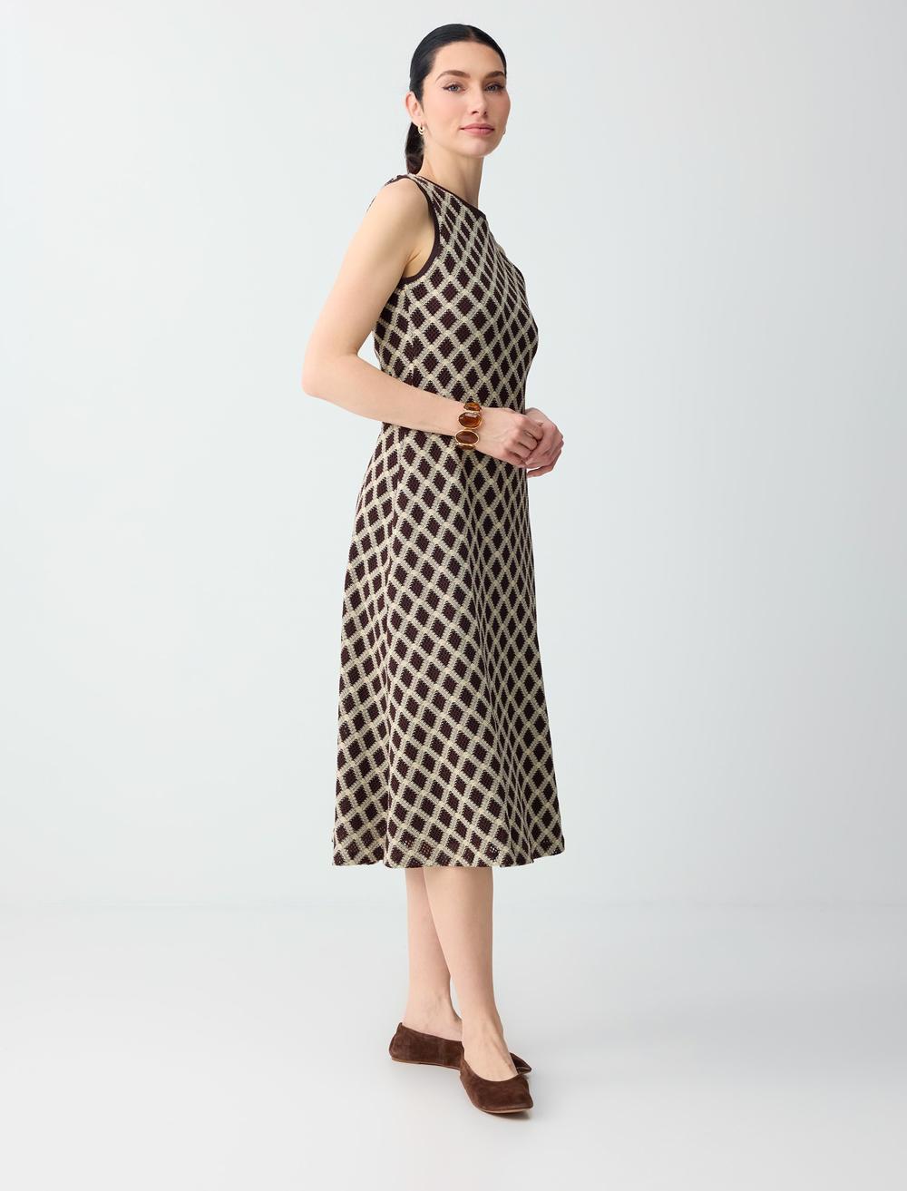 Slim Fit Crew Neck Sleeveless Dress - Bitter Brown - 6SW066747803