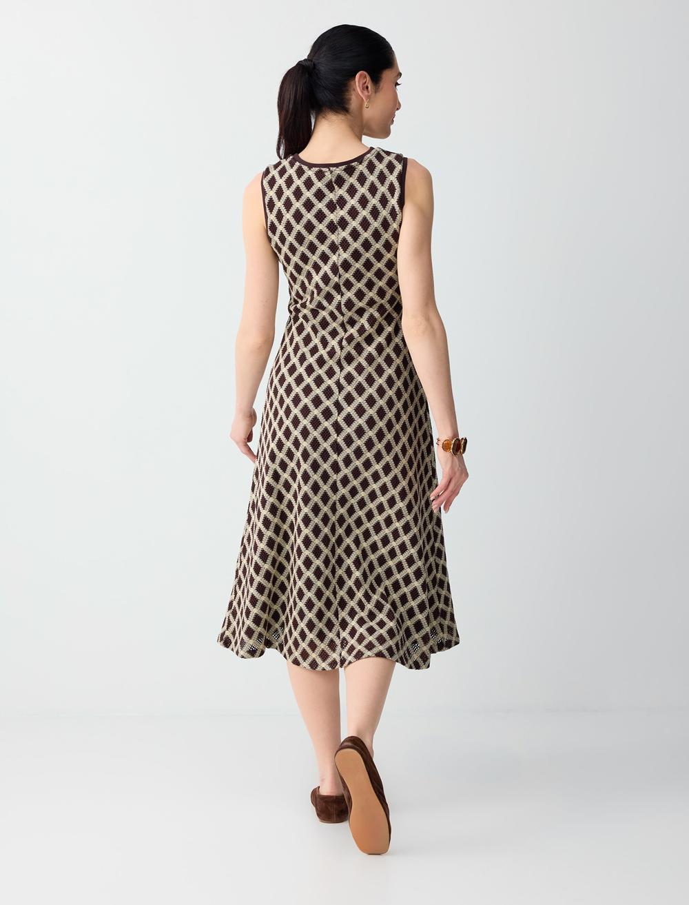 Slim Fit Crew Neck Sleeveless Dress - Bitter Brown - 6SW066747803