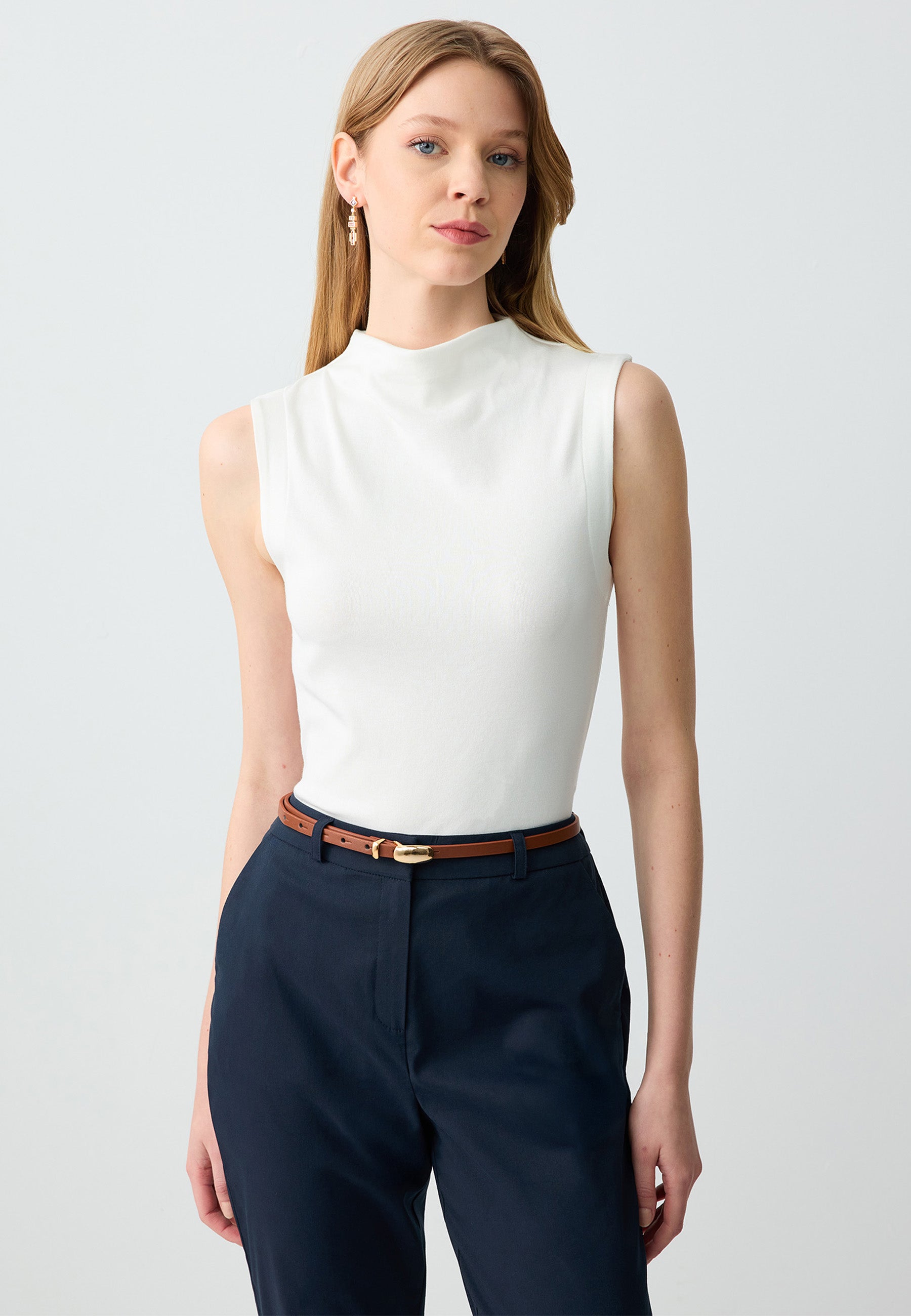 Regular Fit Sleeveless Long Knitted White Singlet