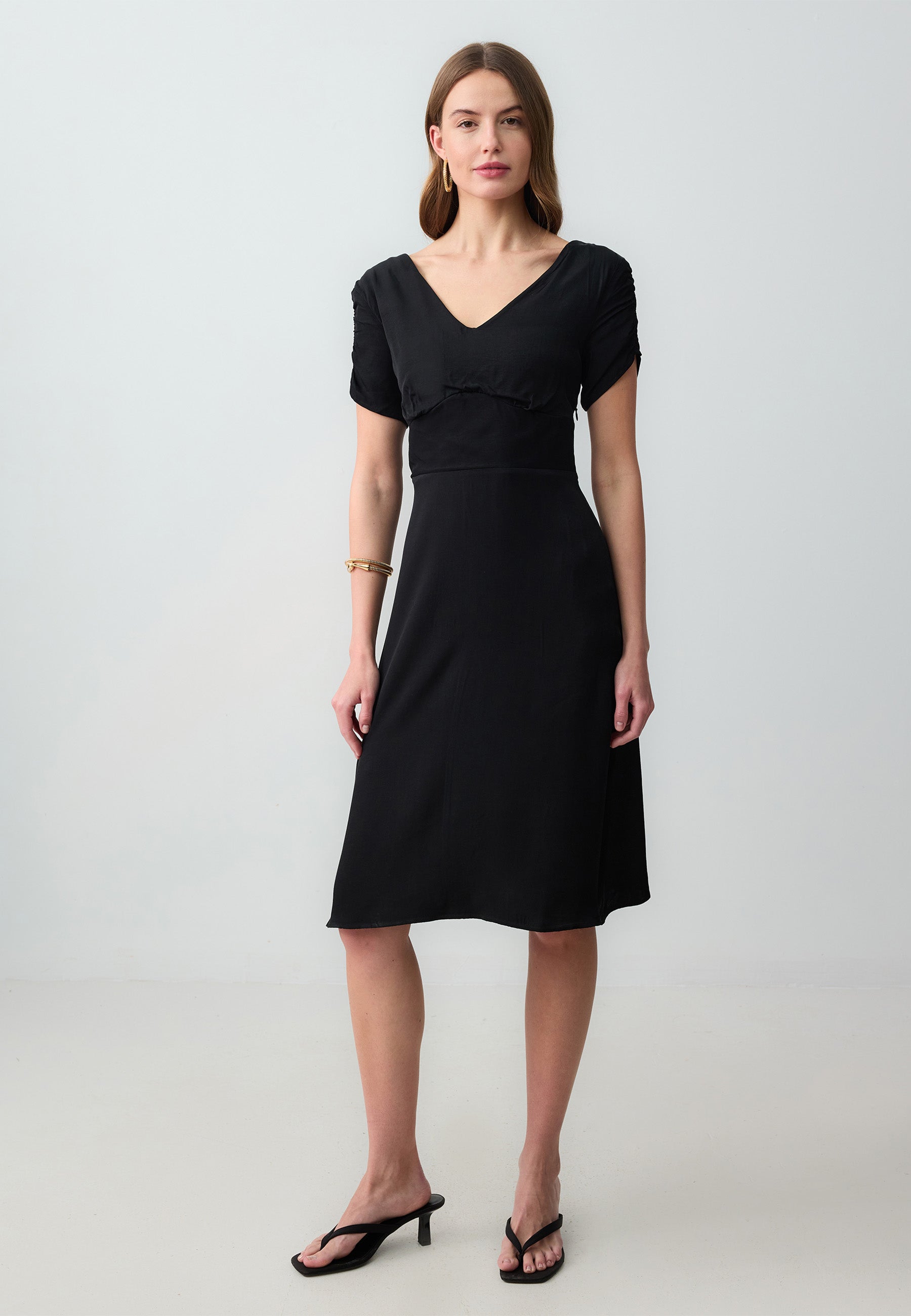V Neck Short Sleeve Midi Knitted Dress