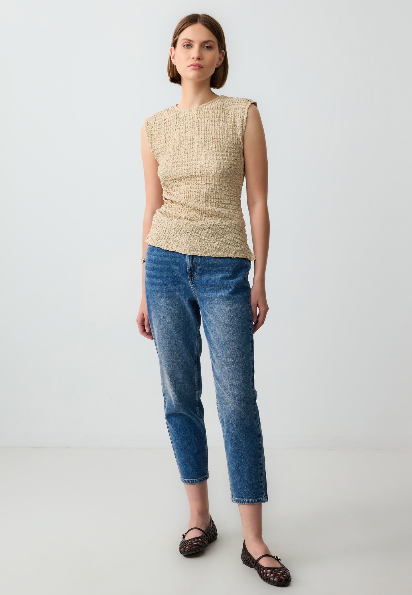 Round Neck Sleeveless Patterned Knitted Blouse