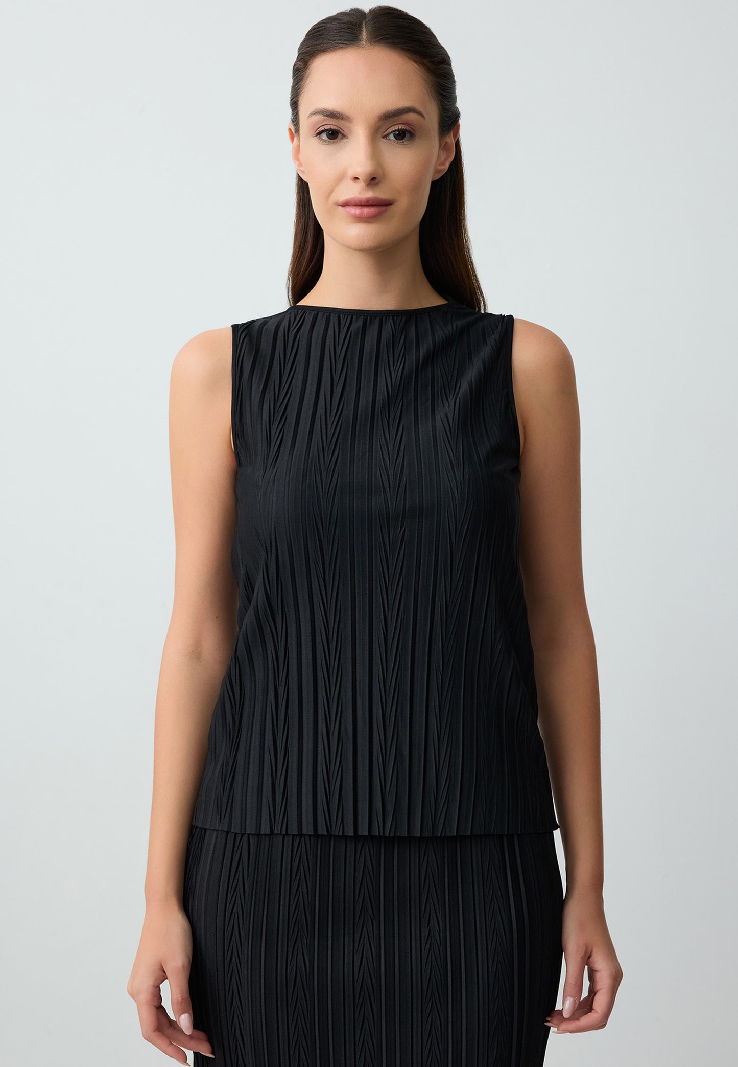 Crew Neck Pleated Sleeveless Knitted Blouse