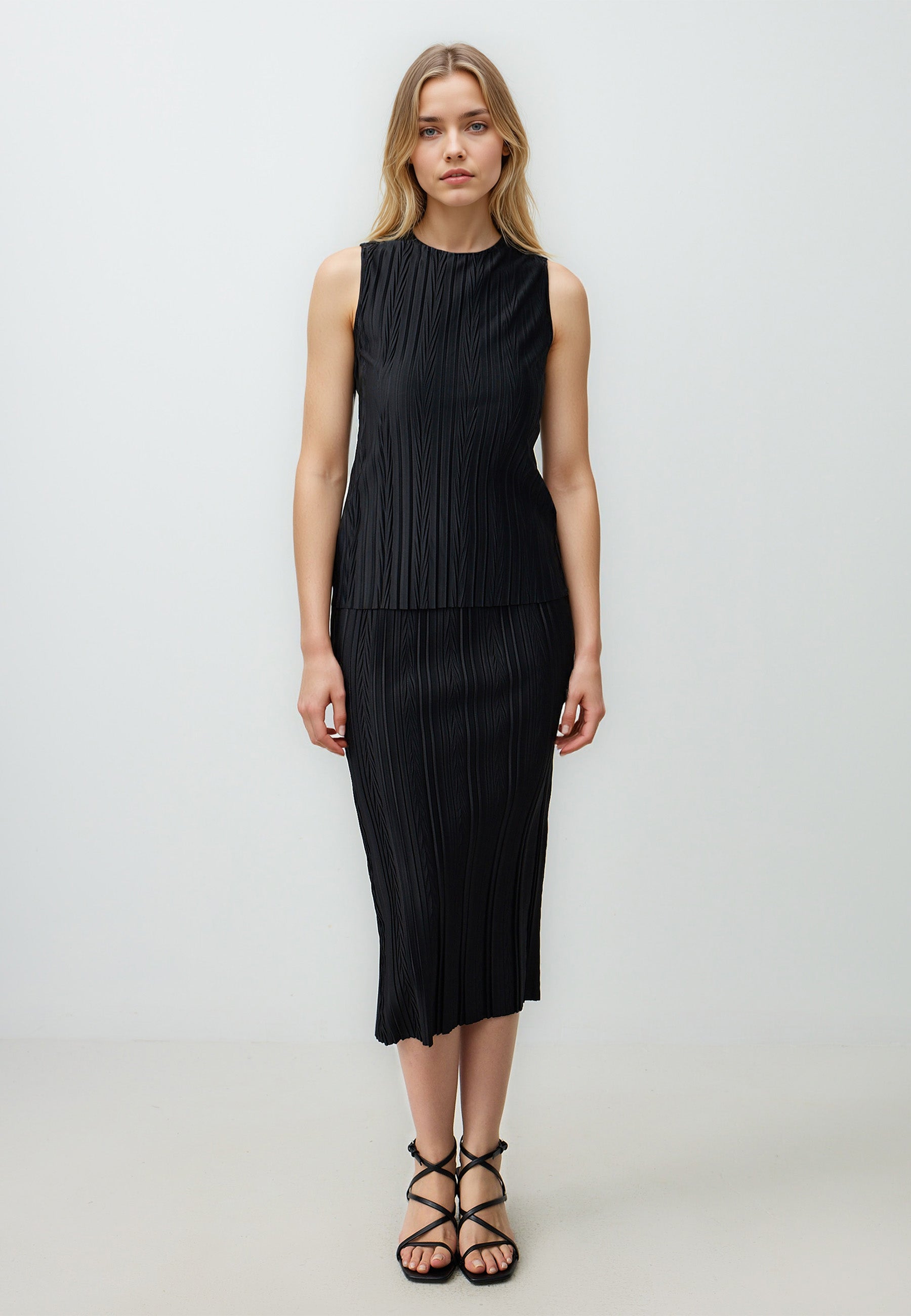 Straight Cut Regular Waist Pleated Knitted Midi Skirt