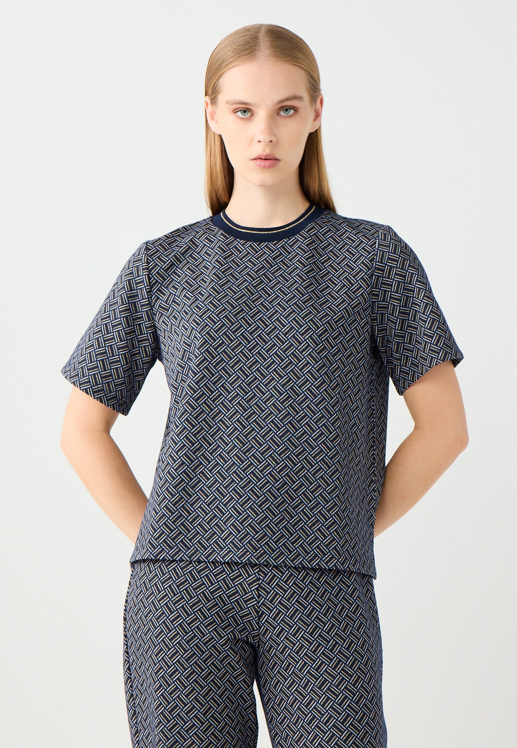 Short-Sleeve Crew Neck Patterned Knit Blouse