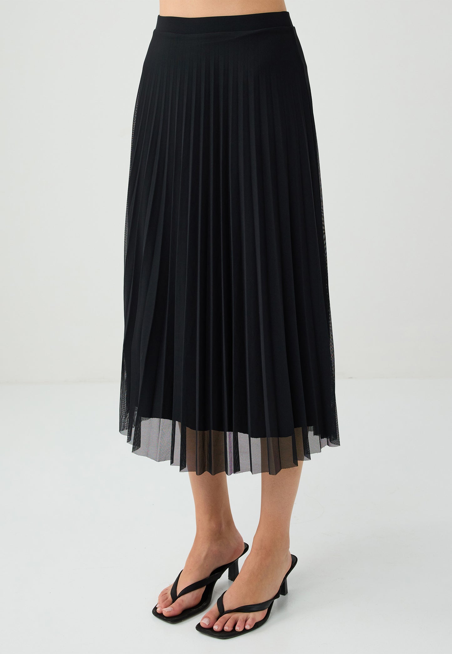 Loose Fit Knitted Black Skirt