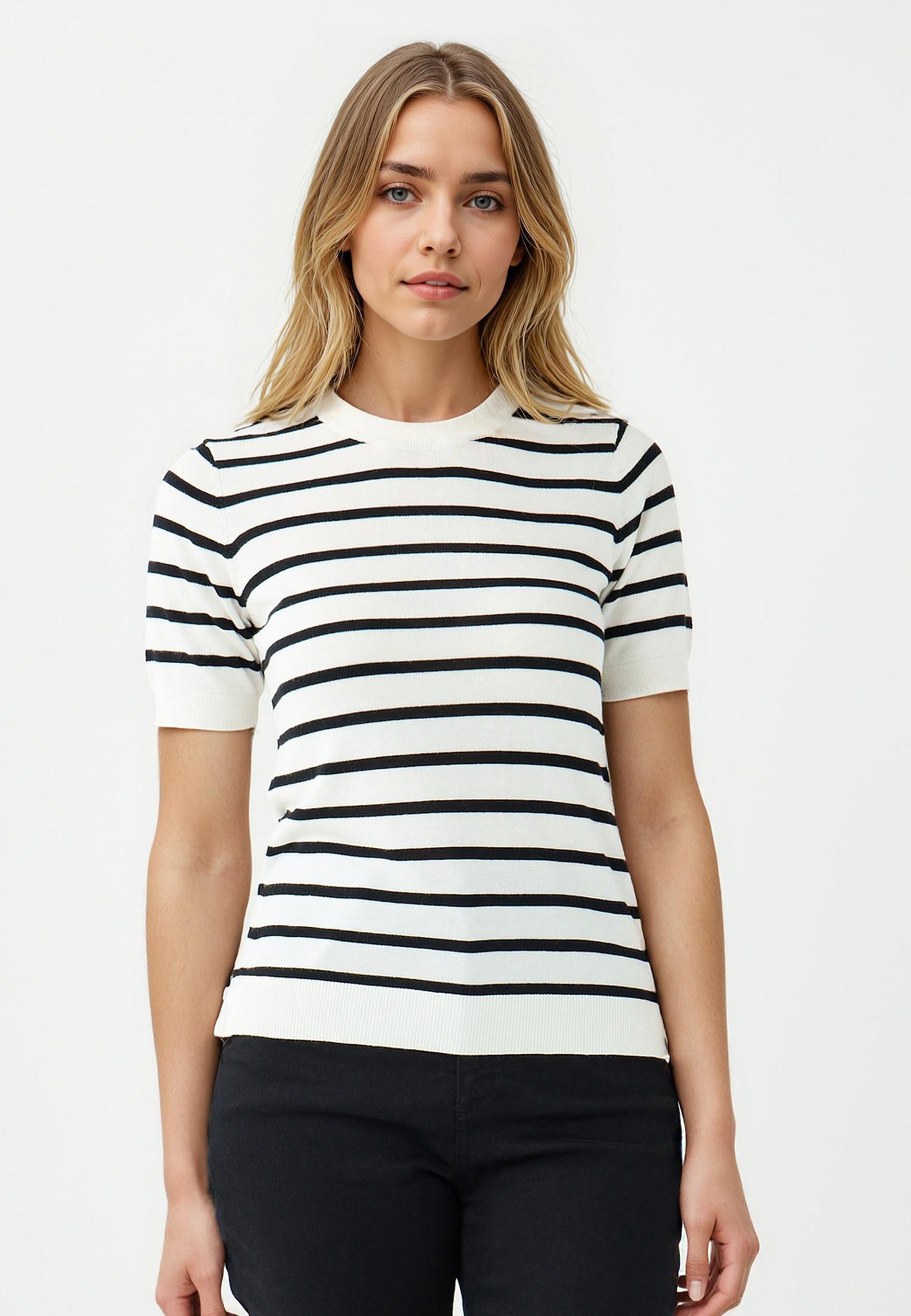 Round Neck Short Sleeve Knitted Sweater