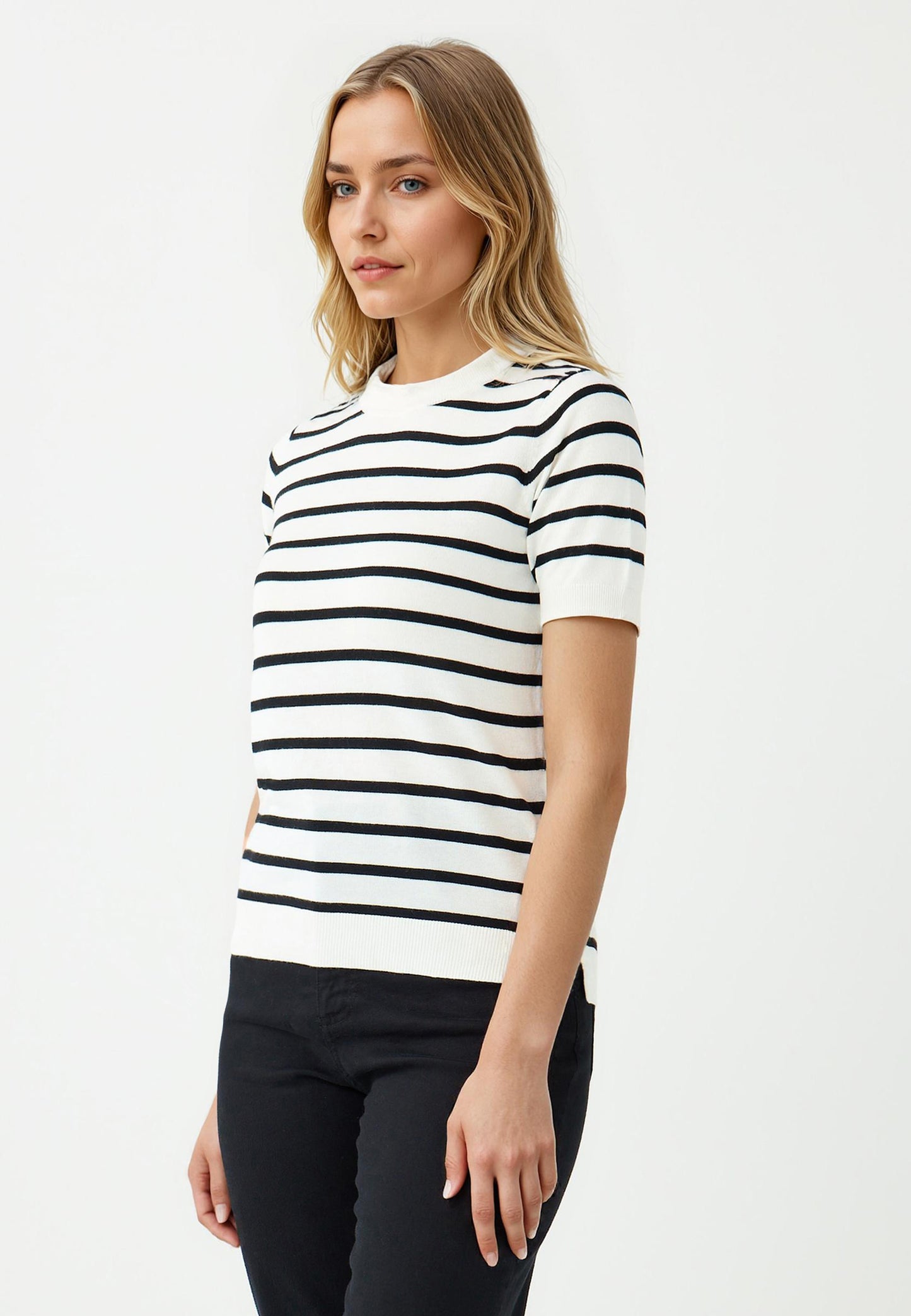 Round Neck Short Sleeve Knitted Sweater