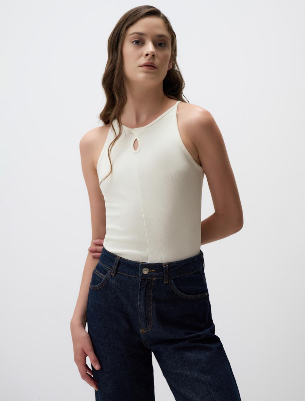 Slim Fit Spaghetti Straps-Sleeve Blouse - 4WW022075