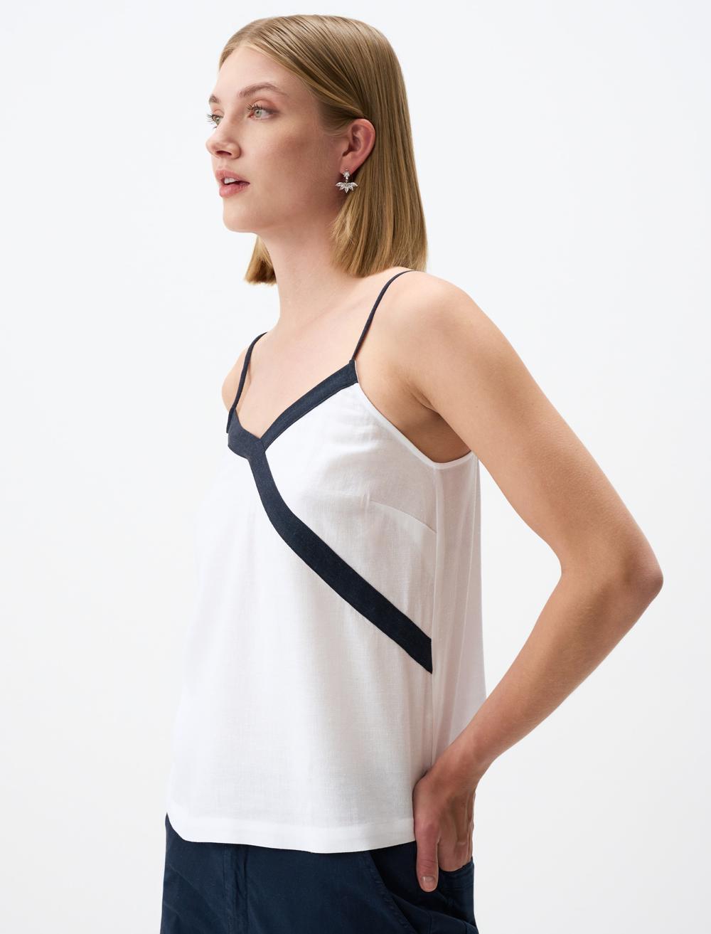 Slim Fit V-Neck Spaghetti Straps-Sleeve Blouse - White - 24SB044016100