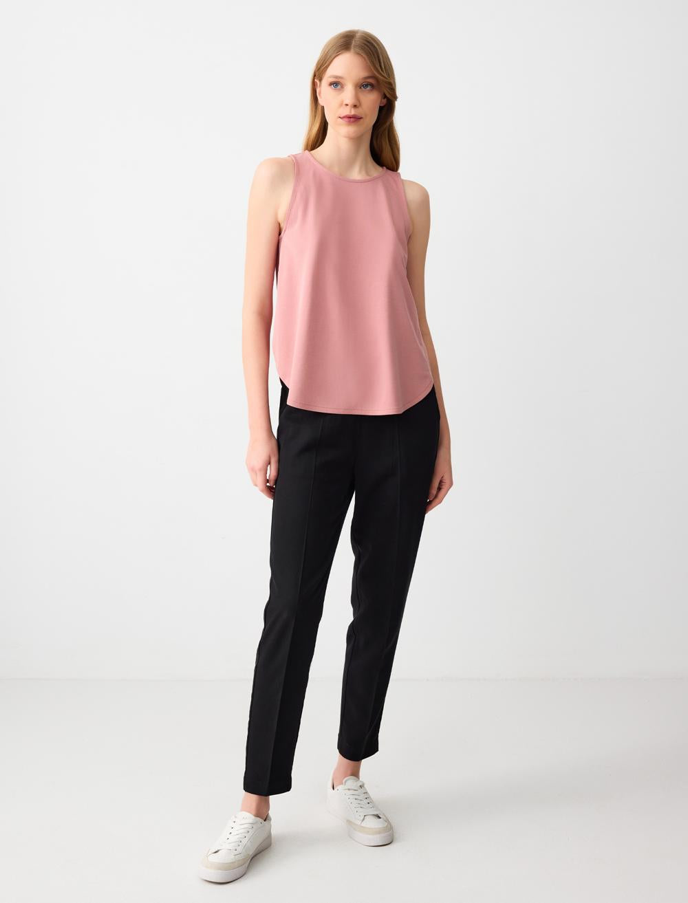 Relaxed Fit Round Neck Knitted Tank Top