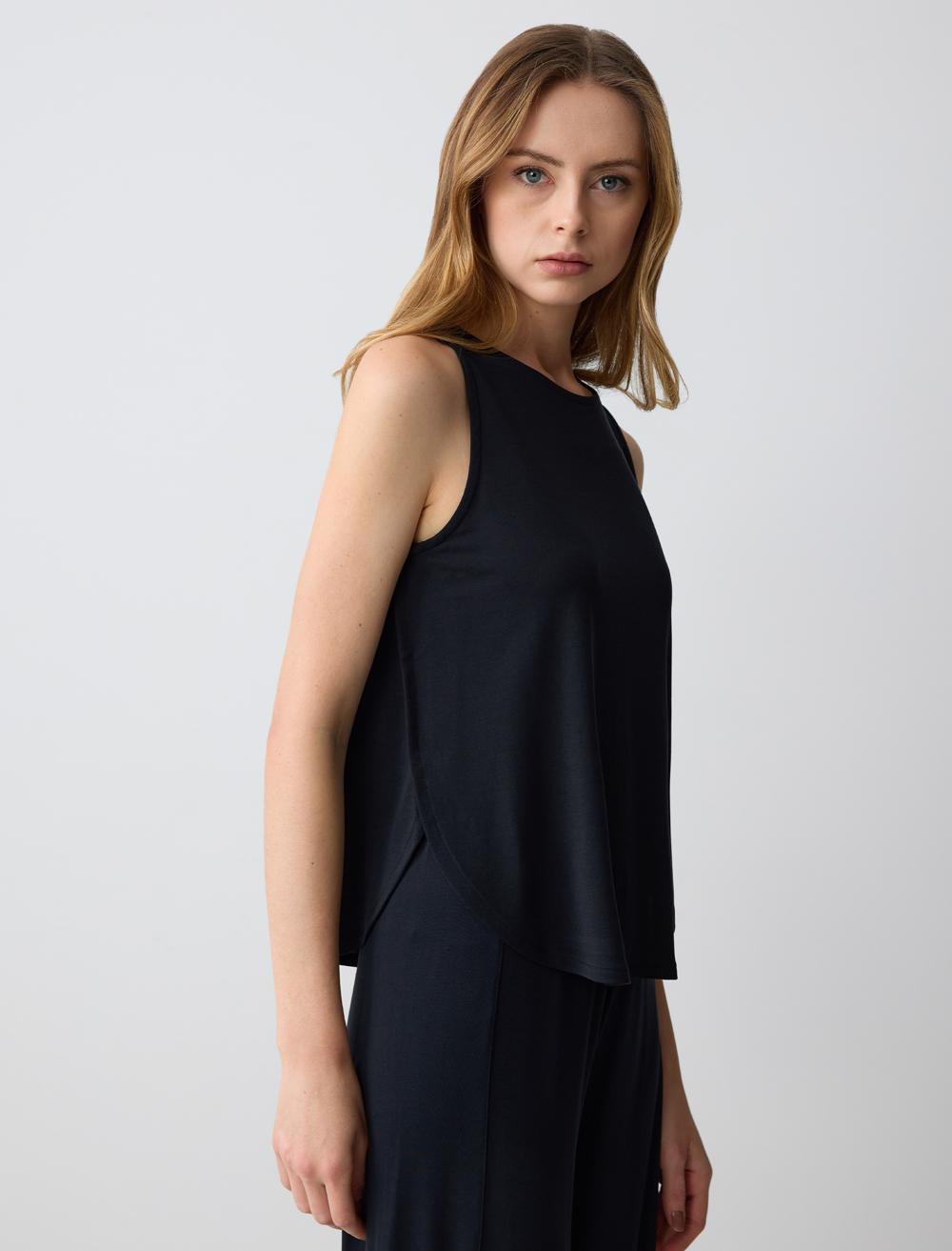 Relaxed Fit Round Neck Knitted Tank Top