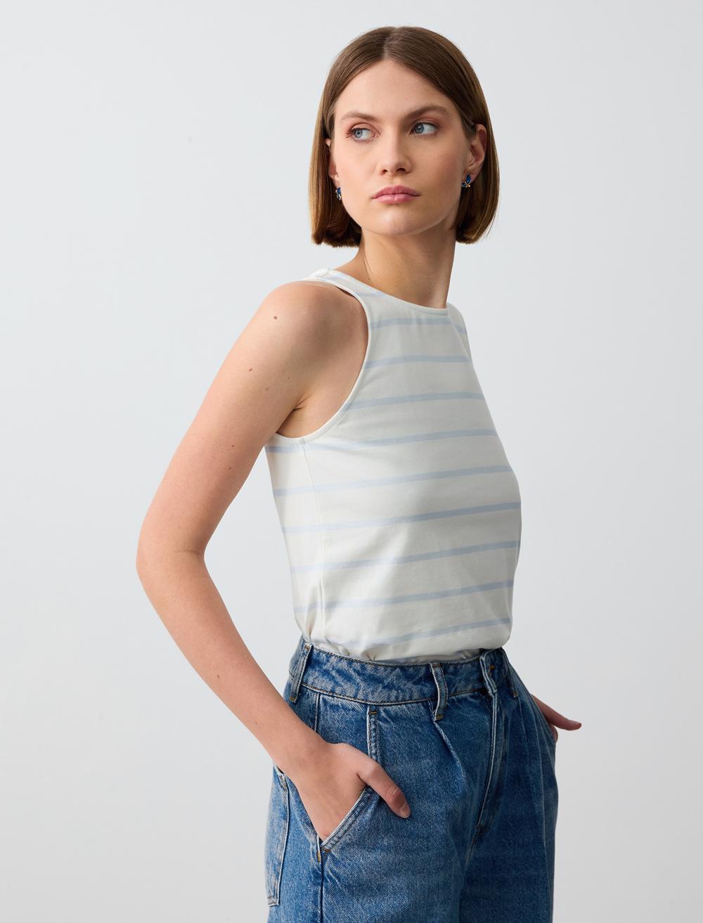 Sleeveless-Sleeve Singlet - White - 5SW015001100