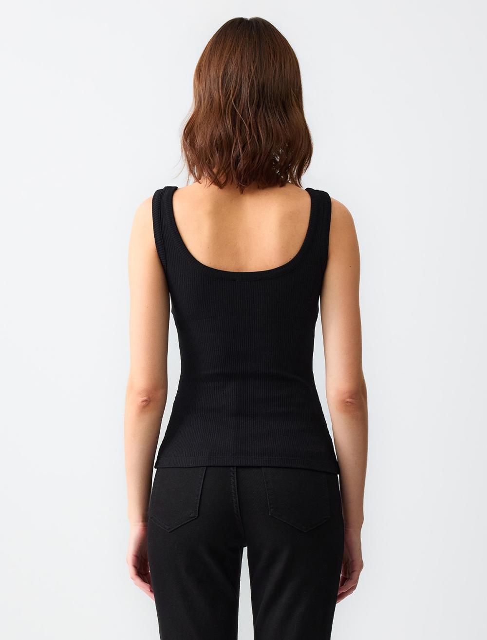 Slim Fit Scoop Neck Spaghetti Straps-Sleeve Singlet - 5SW033011