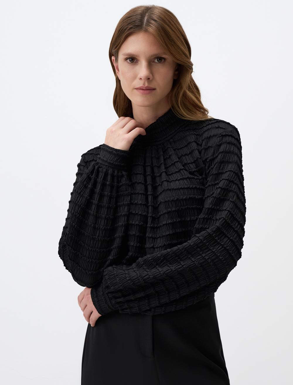 Loose Fit Polo Neck Long-Sleeve Blouse - 4WW071593