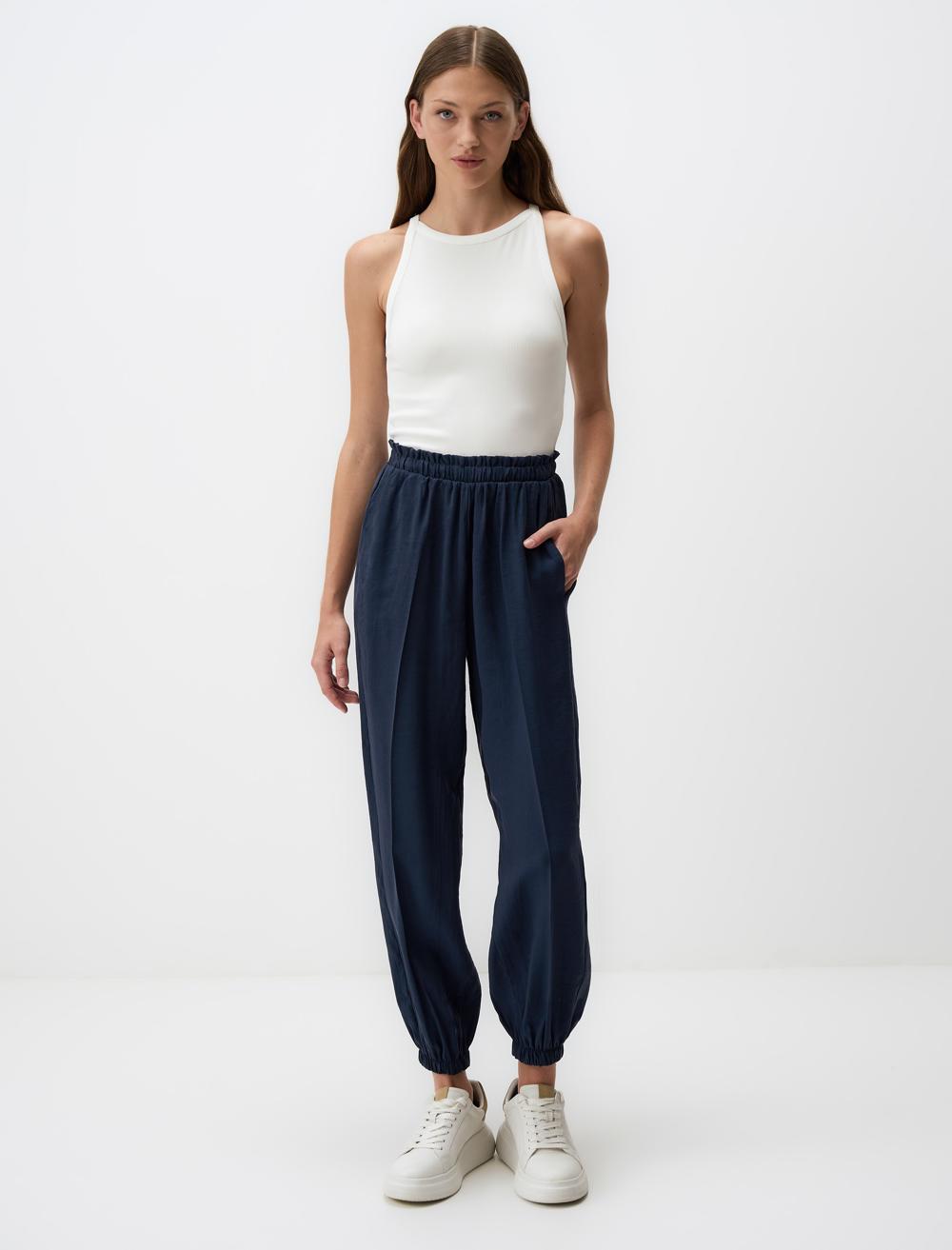 Elastic Waist Narrow Leg Pants with Pockets - 4WW311529