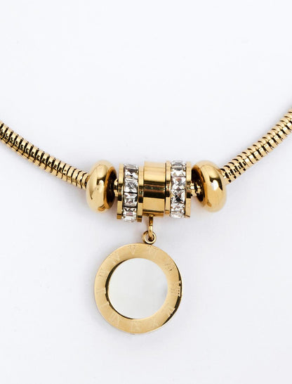 Round-shaped adjustable charm bracelet