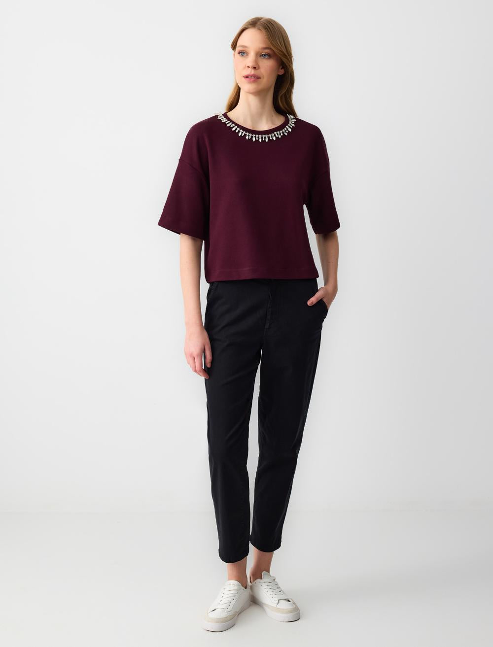 Crew Neck Short Sleeve T-Shirt with Stone Detailed Collar